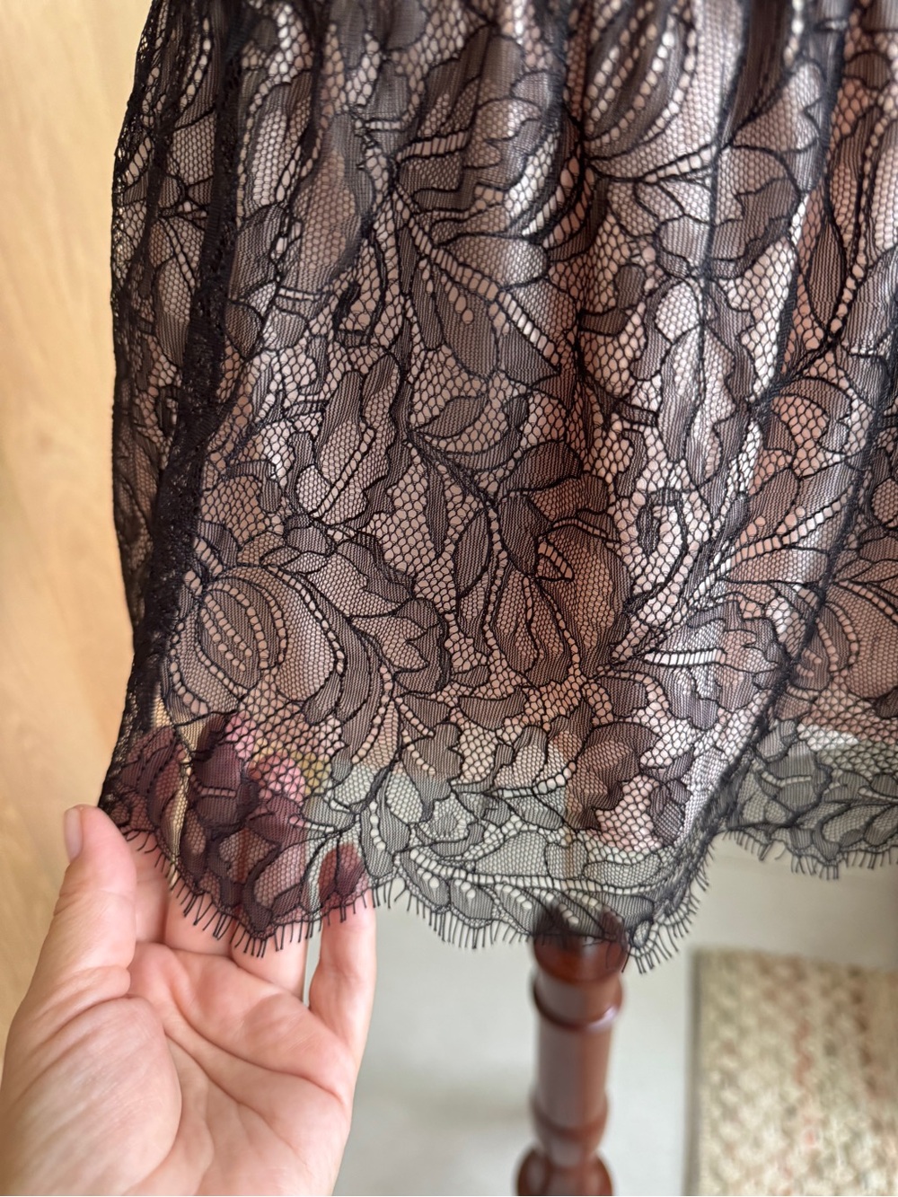 🌸White House Black Market Black Lace Peplum Blouse size 0 Preppy Fairy Feminine - Picture 11 of 11